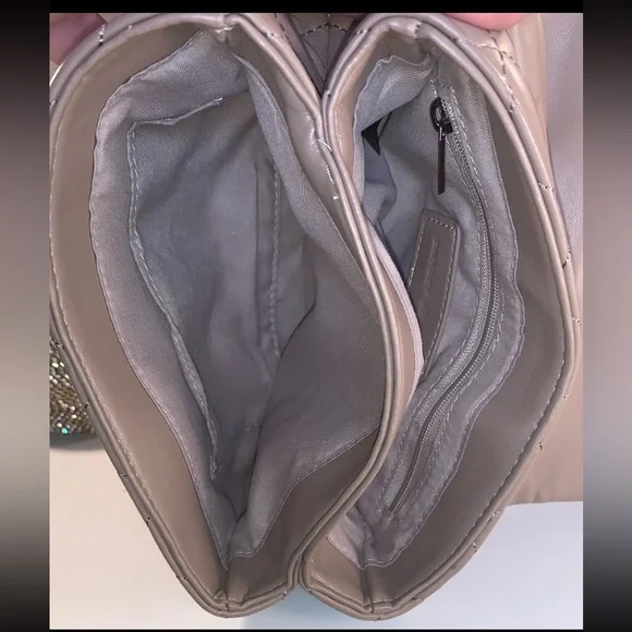 SOLD NWT Badgley Mischka Quilted Messenger Vegan Leather bag  in Taupe - Picture 10 of 14